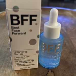 BEST FACE FORWARD
Balancing Serum